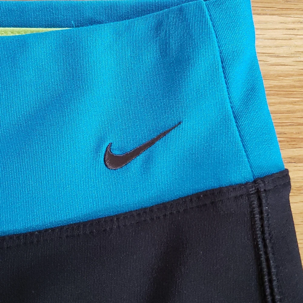 Nike Dri-Fit Black with Blue Trim Capri Athletic Pants Women's Size Small - Picture 3 of 12